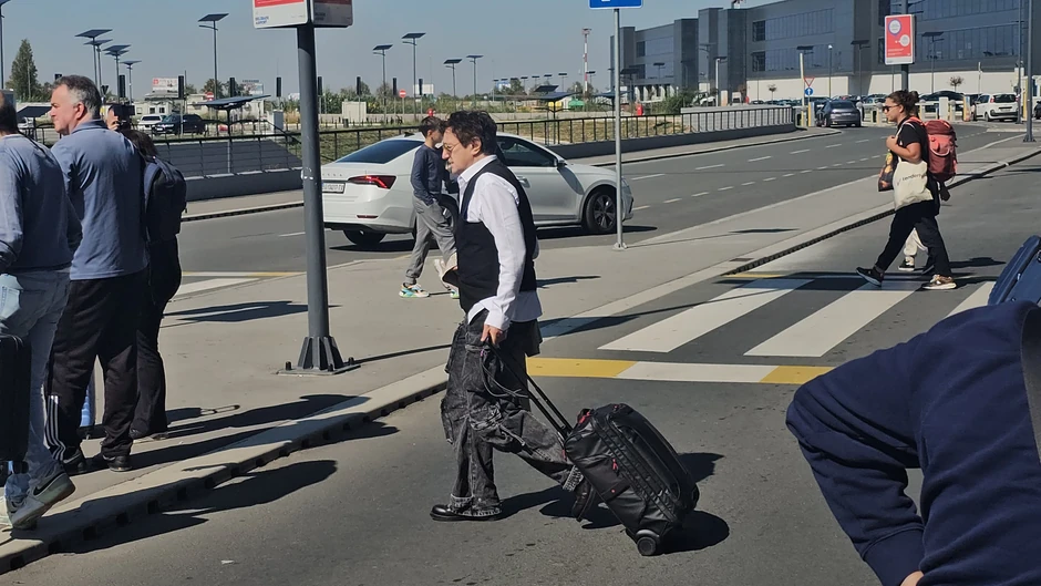 Goran Bregović na aerodromu