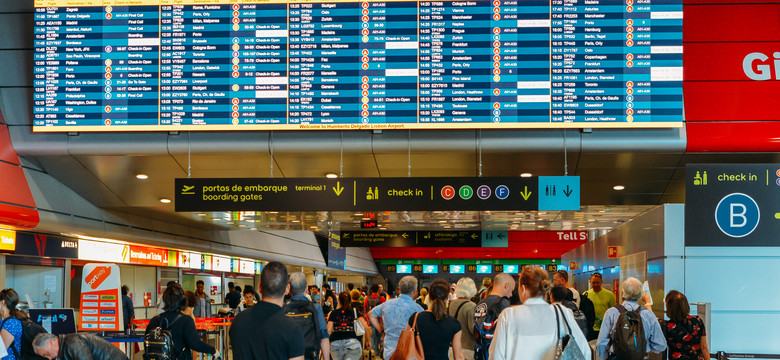 Chaos na lotnisku w Lizbonie. Pasażerowie czekają w kilkugodzinnych kolejkach