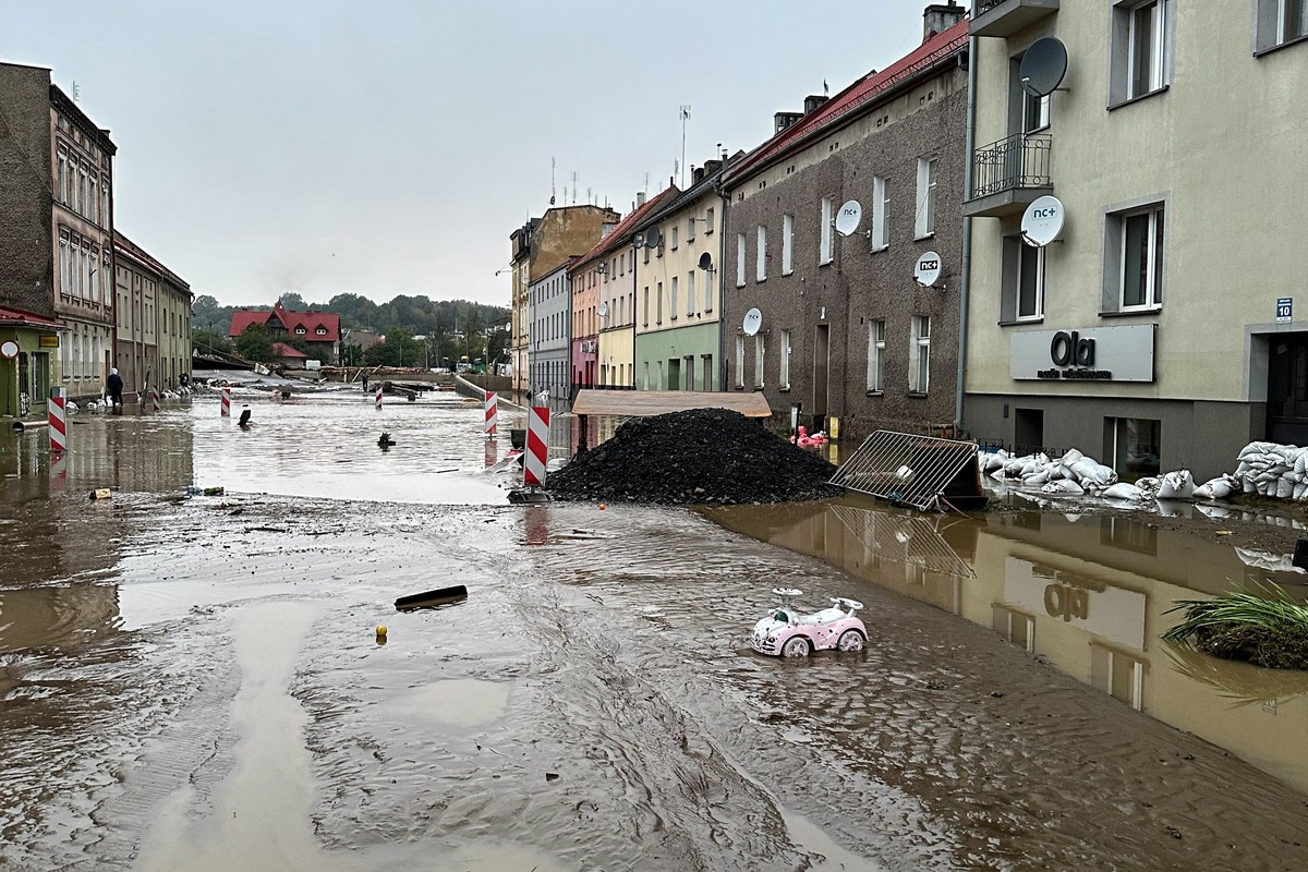 Prawo do 10-dniowej nieobecności w pracy dla powodzian. Rząd szykuje zmianę przepisów