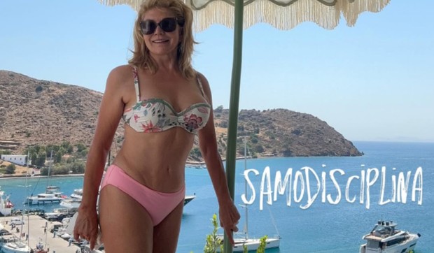 Suzana Mančić u kupaćem