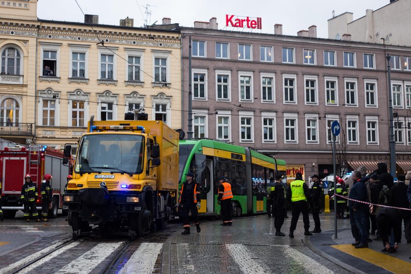 Tramwaj wbił się w sklep