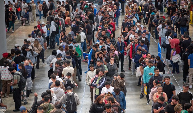 Migranti apliciraju za amnestiju u Lospitaletu de Ljobregatu, Španija, 21. aprila