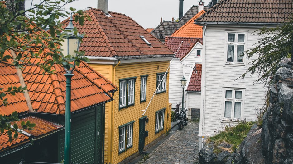 Kolory domów w Norwegii miały znaczenie. Fot. kieruneknorwegia.pl