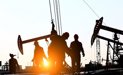 Goldman Sachs: W ciągu roku baryłka ropy podrożeje o 20 dol. - do 65 dol.