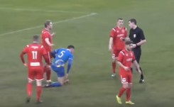 Angielski piłkarz ukarany dwiema żółtymi kartkami w ciągu 12 sekund [WIDEO]