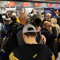 Chaos na lotnisku. Tysiące pasażerów uziemionych przez koparkę