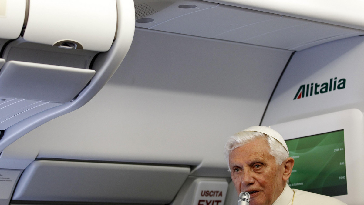 Prezentujemy polskie tłumaczenie wywiadu, którego Ojciec Święty Benedykt XVI udzielił dziennikarzom podczas lotu do Beninu 18 listopada 2011 r.