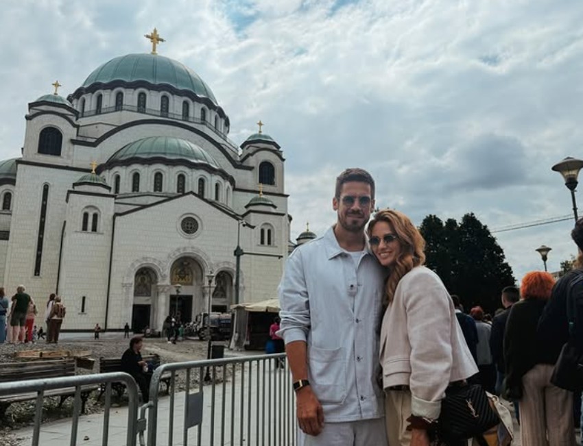 Nikola Rokvić i Bojana Barović ispred Hrama Svetog Save