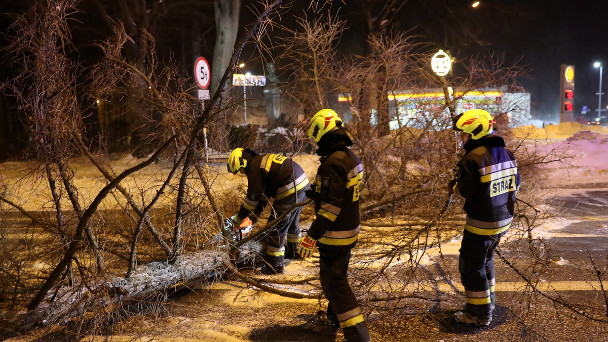 Na Podhalu wieje wiatr halny, który w porywach osiąga prędkość 200 km/h