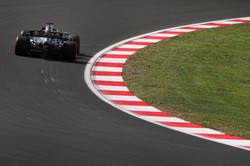 Lewis Hamilton najszybszy na obu piątkowych treningach