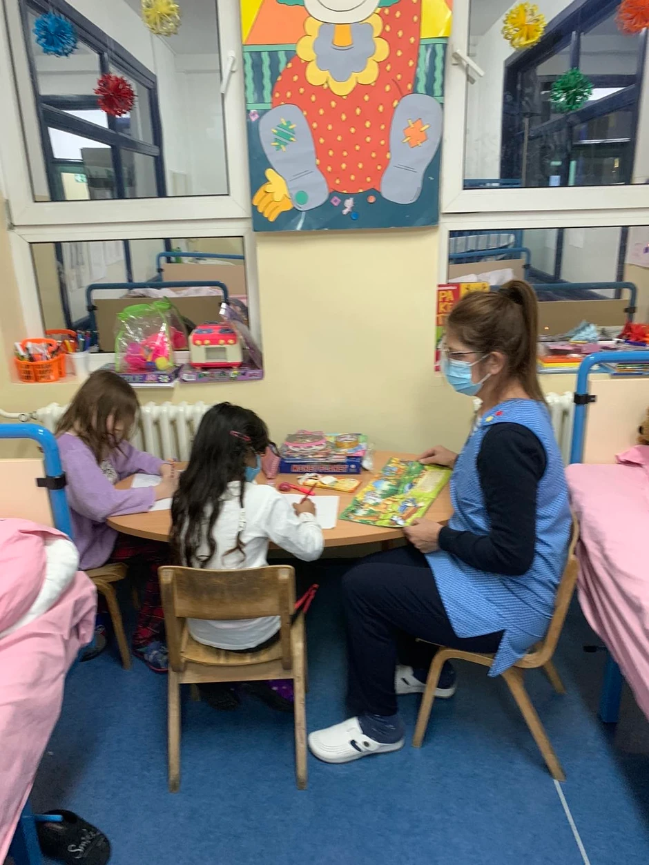 Vaspitačice su tu da decu uteše, zagrle, saslušaju, igraju se i uče s njima