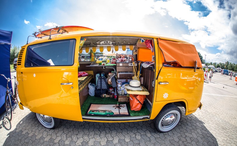 Polscy fani volkswagena T na Bulli Summer Festival w Wolfsburgu