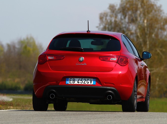 Alfa Romeo Giulietta 1750 TBI/235 KM w wersji Quadrifoglio Verde, czyli Monica Bellucci na torze