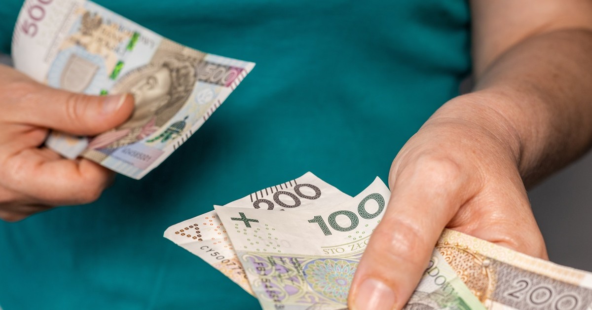 ZUS wypłaci podwójną podwyżkę emerytur w 2026. choćby 200 zł więcej i 5,3 proc. od marca