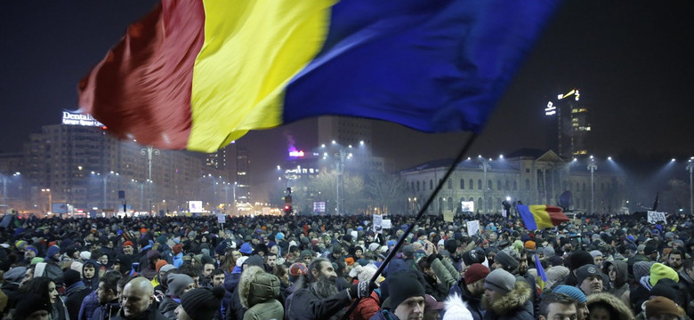 Rząd wypuści więźniów i zmniejszy kary dla polityków. Oburzenie w Rumunii