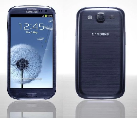 Ekrany pierwszych Samsungów Galaxy były przez niektórych krytykowane za zbyt "cukierkowe" i nienaturalne kolory.