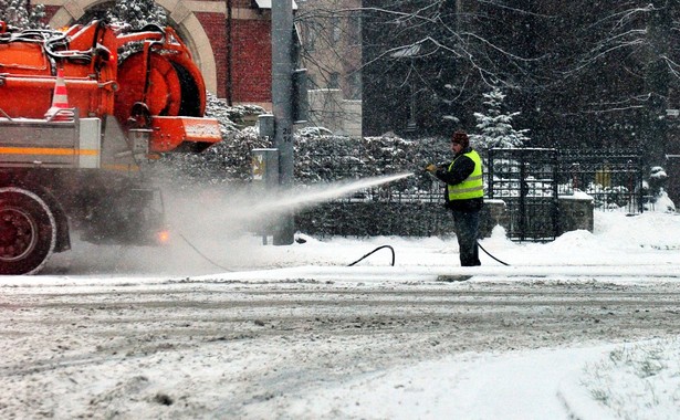 Ślisko i niebezpiecznie na drogach. Zobacz, gdzie jest najgorzej