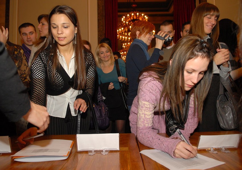 Studenti svežim idejama i rešenjima „razdrmali“ zaposlene u gradskim firmama: Sa dodele sertifikata