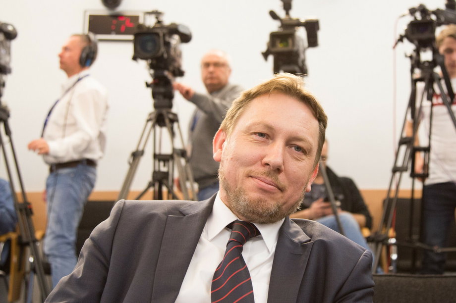 Jan Majchrowski w 2016 r. był  koordynatorem Zespołu Ekspertów ds. Problematyki Trybunału Konstytucyjnego. Na zdjęciu w Sejmie, przed konferencją