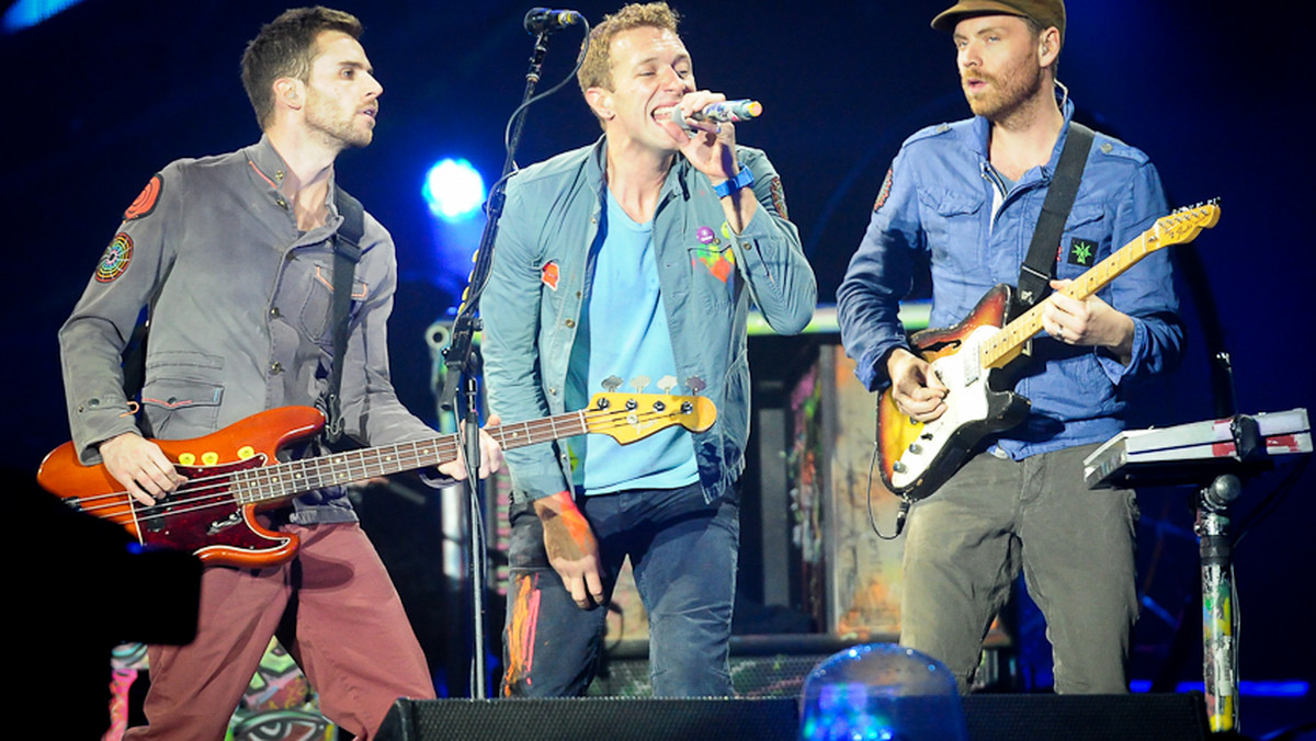 Bez żadnej wcześniejszej zapowiedzi, zespół Coldplay zaprezentował premierowy utwór zatytułowany "Midnight".