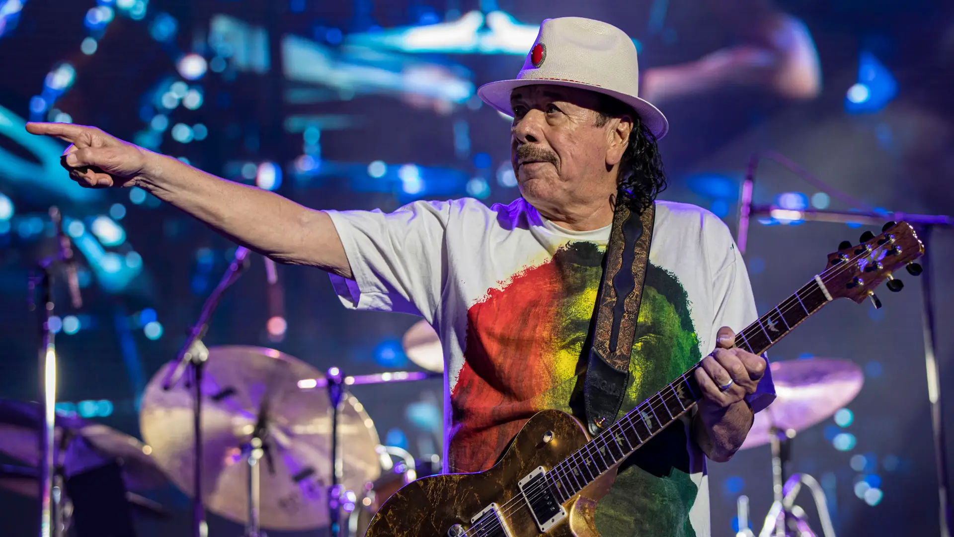 Carlos Santana kazał osobom trans "zostać w szafie". Teraz przeprasza