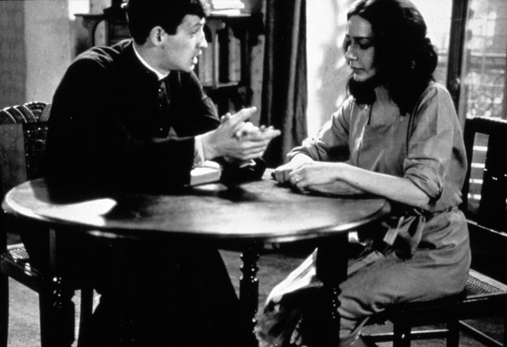 Jean-Paul Belmondo i Emmanuelle Riva w filmie 'Ksiądz Leon Morin'