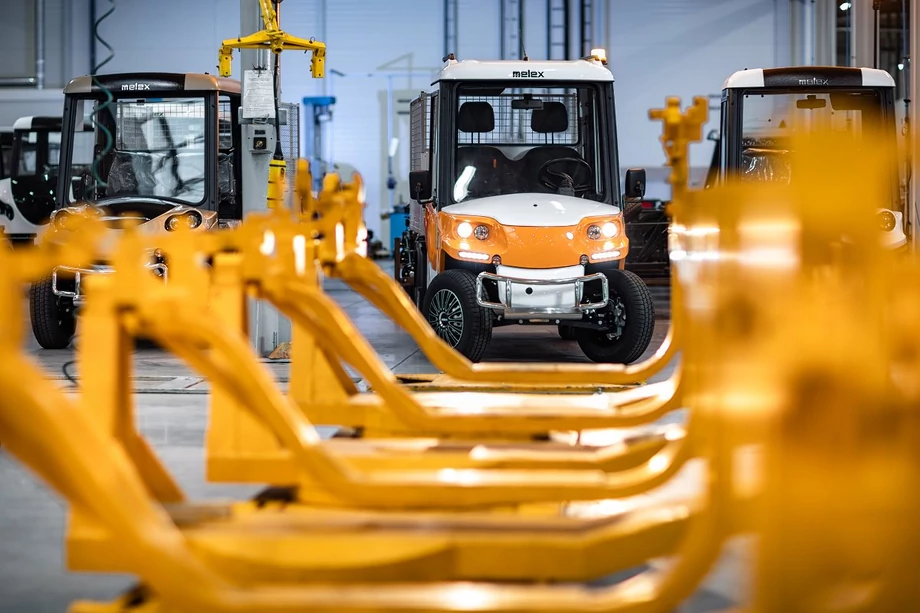 Melex to jeden z najdłużej działających producentów samochodów elektrycznych na świecie. Popularne pojazdy powstają w Mielcu od blisko 50 lat