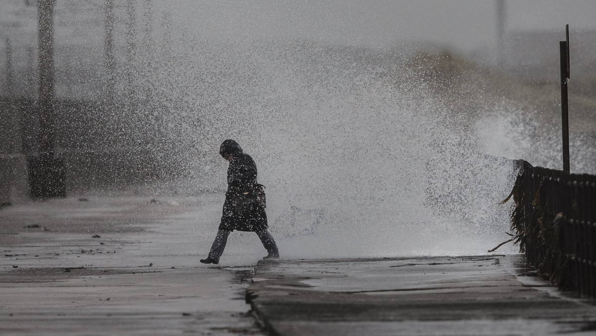 BRITAIN STORMS (Hurricane strength storms hit UK)