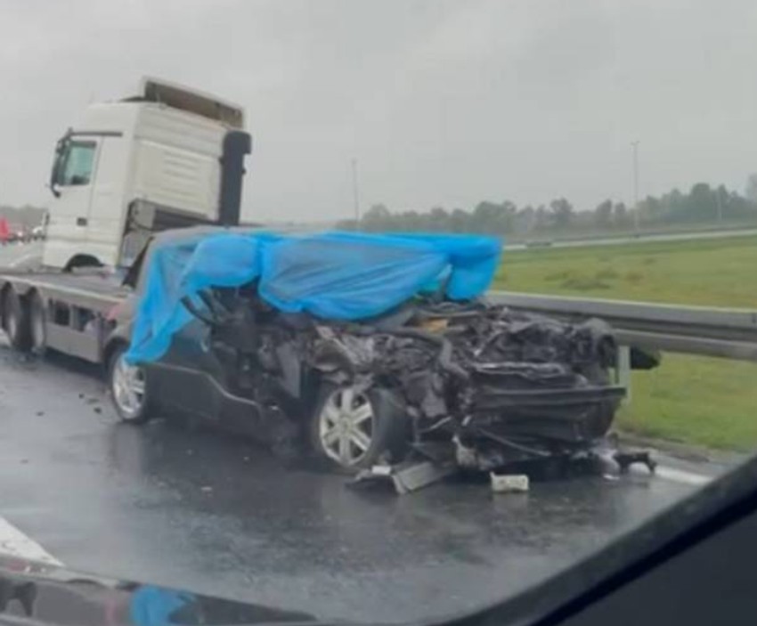 Kamion uleteo u drugu traku pa usmrtio troje Srba