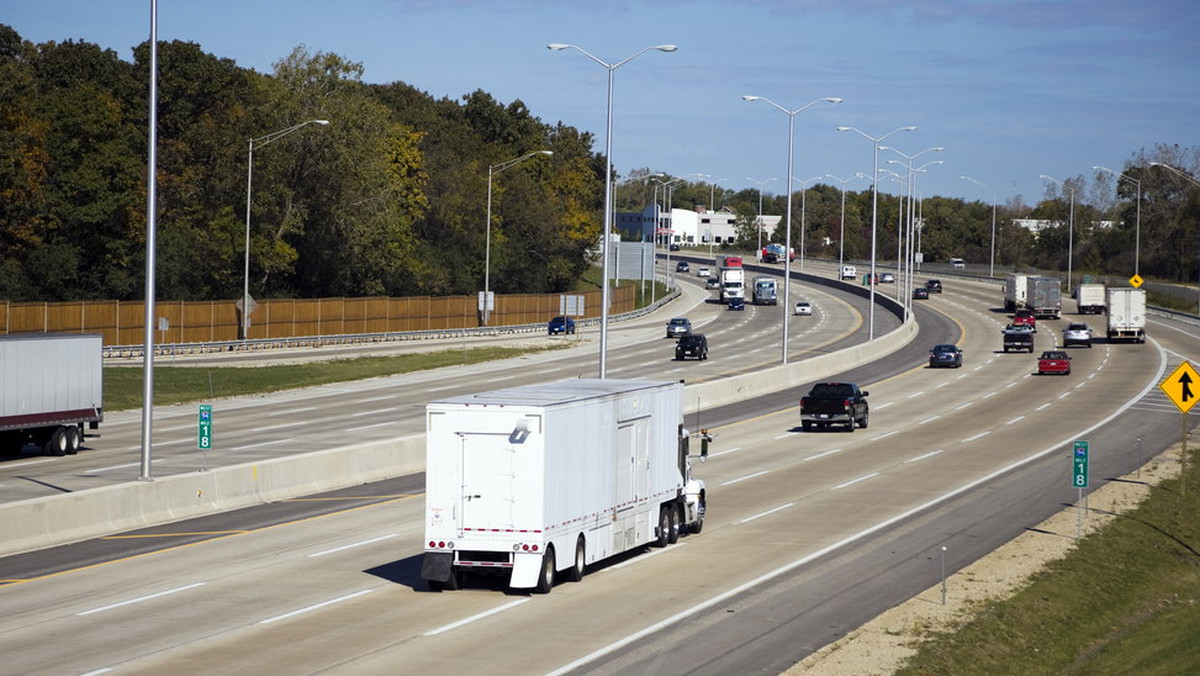 W 2015 r. na 29 fragmentach dróg w całym kraju ma działać system odcinkowego pomiaru prędkości - poinformował w poniedziałek Główny Inspektorat Transportu Drogowego. Właśnie prowadzone są testy aparatury pomiarowej.