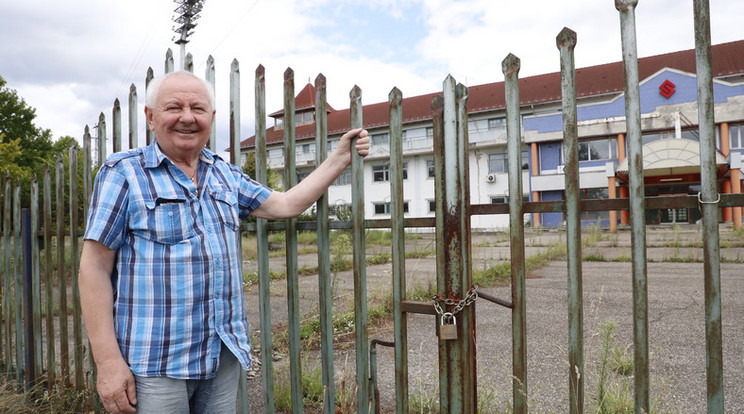 Stadler József már nagyon üzembe szeretné helyezni az akasztói stadiont/Fotó: Fuszek Gábor