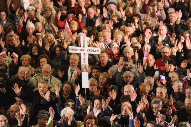 tłum krzyż smoleńsk