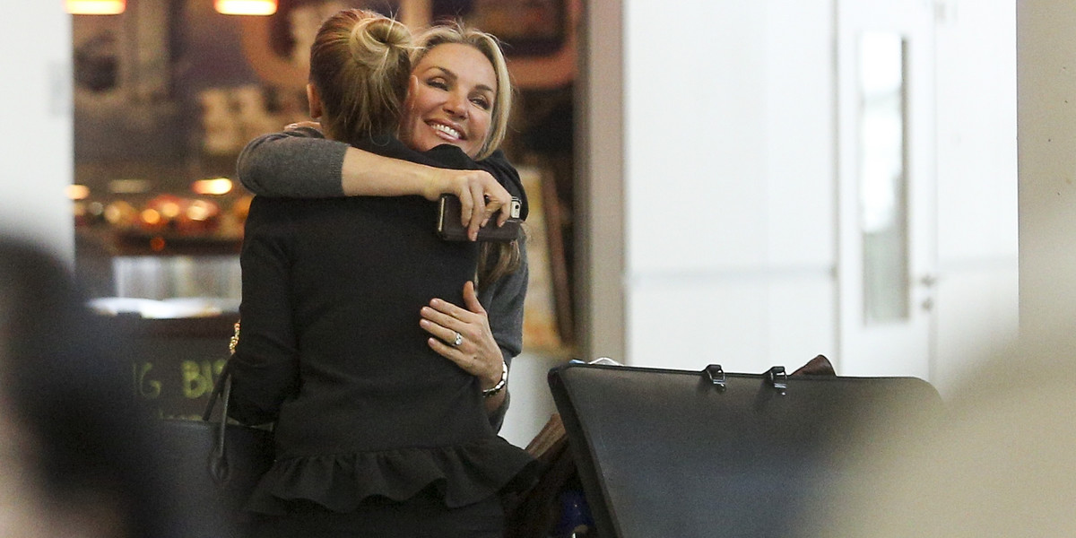Ewą na lotnisku przywitała jej przyjaciółka z programu „Agent Gwiazdy" Dominika Tajner-Wiśniewska