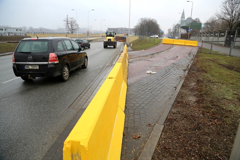 Zamknięty zjazd z Wybrzeża Kościuszkowskiego w stronę CN Kopernik