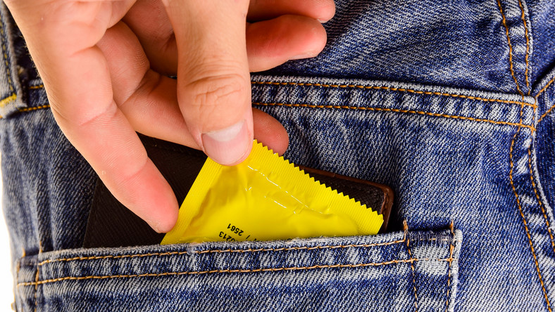 Antykoncepcja dla mężczyzn - prezerwatywa czy stosunek przerywany?