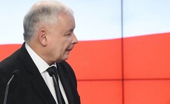 'Fakt' o kulisach posiedzenia klubu PiS. Prezes wściekły. 'Nie możemy dać wygrać szajkom!'