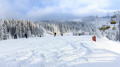 Pierwszy weekend po poluzowaniu obostrzeń. Ośrodki narciarskie w Beskidach spodziewają się tłumów
