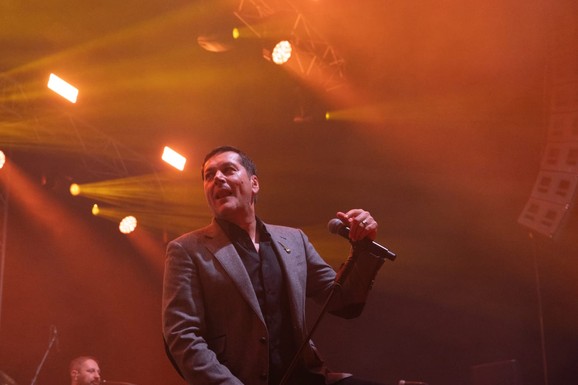 "OVO JE POSEBNA NOĆ ZA MENE" Acu Pejovića preplavile emocije na bini, jedva suzdržao suze: "Hvala što mi dajete snagu" (Video)