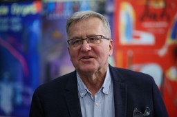 komorowski do ziobry i romanowskiego: nie czekajcie na zatrzymanie, wracajcie do polski