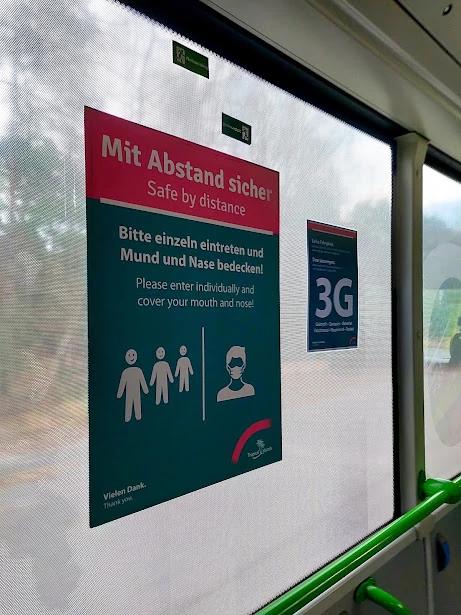 Informacja w autobusie o restrykcjach. W środkach komunikacji publicznej mogą przebywać 3G: zaszczepieni, ozdrowieńcy i przetestowani 