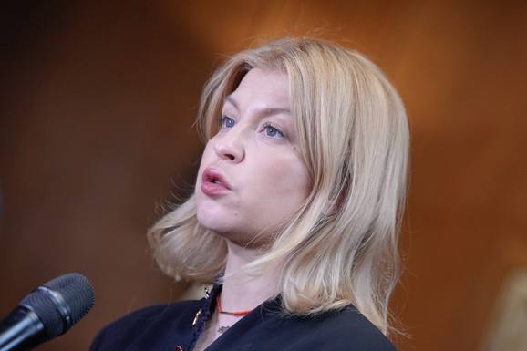 NA METI LUKSUZNI STANOVI, POSLOVNI OBJEKTI, "MERCEDES"... Ambasadorku Ukrajine u SAD optužili za tešku korupciju, ona odgovorila SELFIJEM (FOTO)