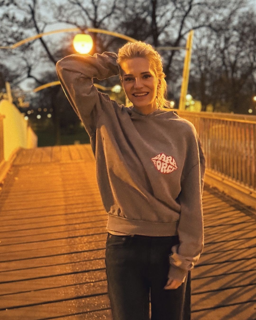 Speváčka Dara Rolins.