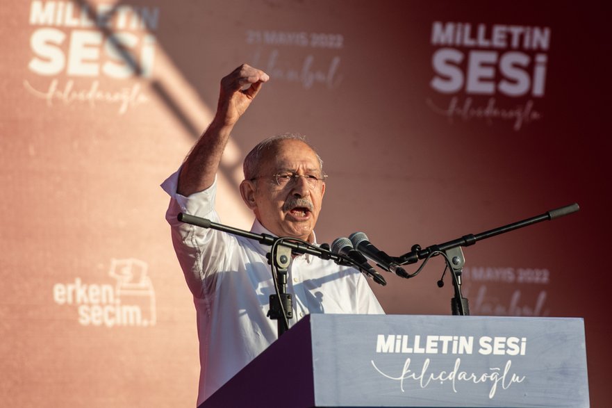 Lider opozycji Kemal Kilicdaroglu przemawiający podczas wiecu w Stambule, 21 maja 2022 r.