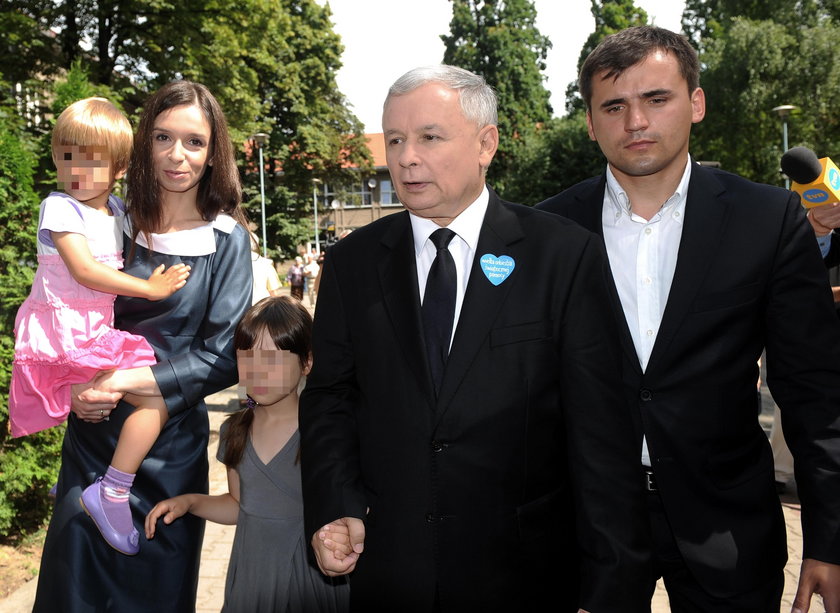 Marta Kaczyńska z córkami, Jarosław Kaczyński i Marcin Dubieniecki