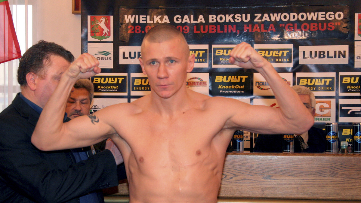 Rafał Jackiewicz (36-8-1, 18 KO) okazał się minimalnie cięższy od  Dejana Zavecka (29-1, 17 KO) podczas oficjalnej ceremonii ważenia przed sobotnią walką o mistrzostwo świata IBF wagi półśredniej w boksie.