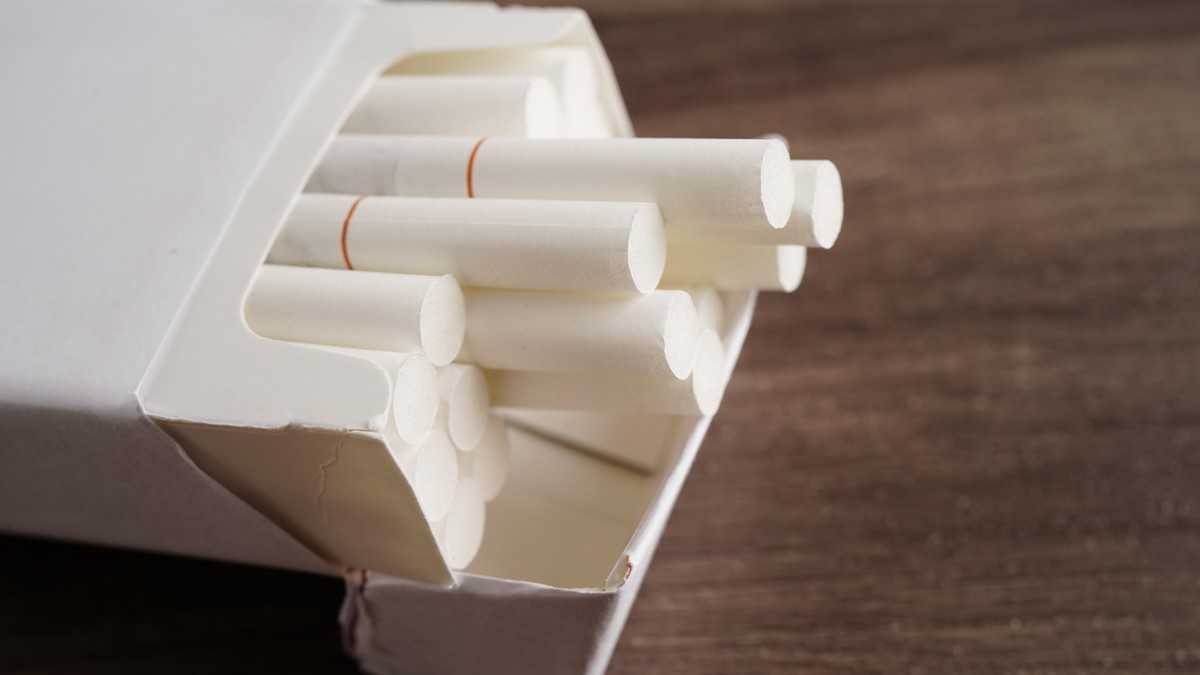 Repülőn csempészte Dubajból Magyarországra a cigarettát egy bűnszervezet