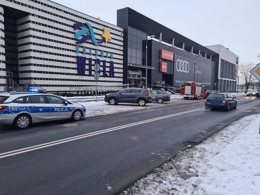 Płock. Kierowca audi wjechał w Galerię Wisła