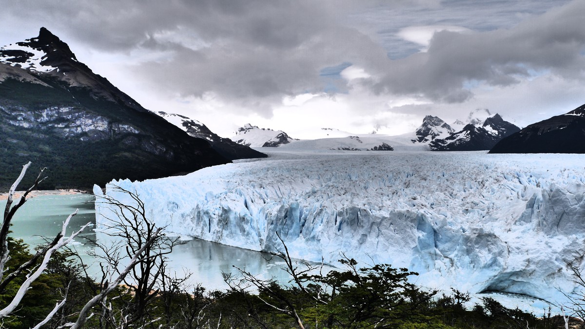 Topniejący lodowiec Perito Moreno w Argentynie