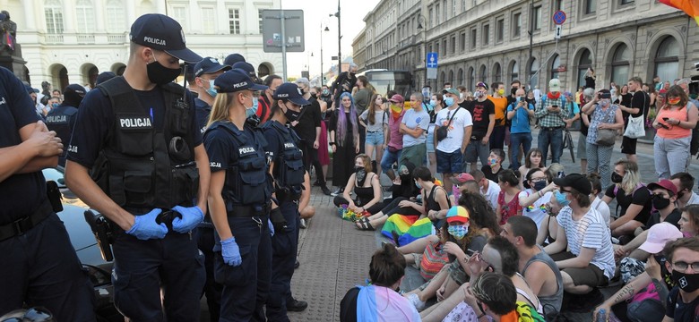 Brutalność, chaos, zatrzymywanie postronnych... RPO ma wstępny raport w sprawie zachowania policji