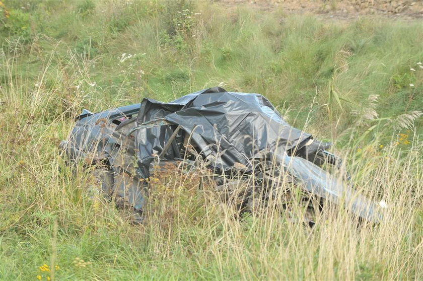 Tragedia na przejeździe kolejowym. Matka zginęła, córka przeżyła